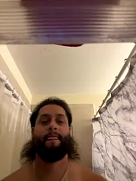 Snapshot of hunglatino239 chatting on 10.31.25 hunglatino239 online show from 10.31.25