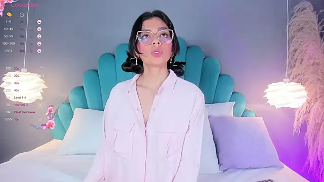 AlassiaHocthner online show from 10.21.25