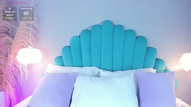 AlassiaHocthner online show from 11.15.25