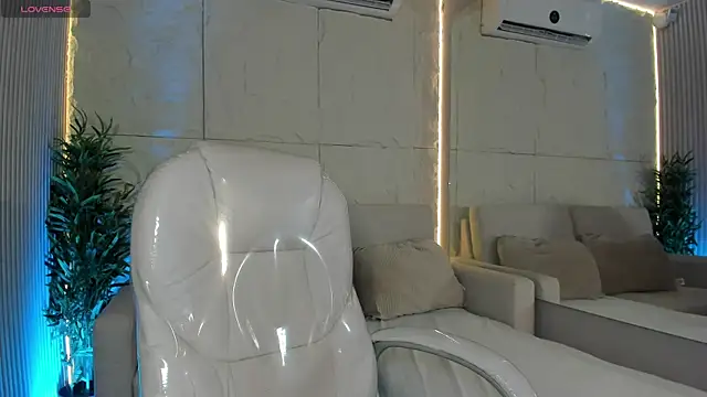 AlassiaHocthner online show from 03.07.26