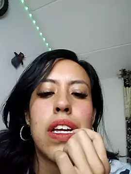 Queen Ashly online show from 11.15.25