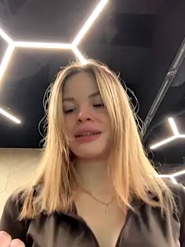 Snapshot of SMELLSEX chatting on 10.29.25 SMELLSEX online show from 10.29.25