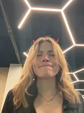 Snapshot of SMELLSEX chatting on 10.30.25 SMELLSEX online show from 10.30.25