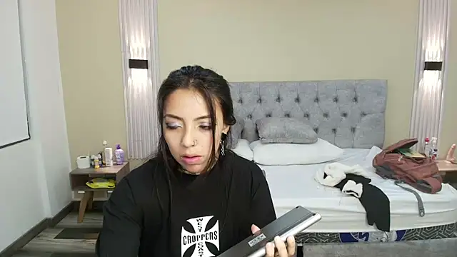 Snapshot of LiaMonroee_ chatting on 09.18.25 LiaMonroee  online show from 09.18.25