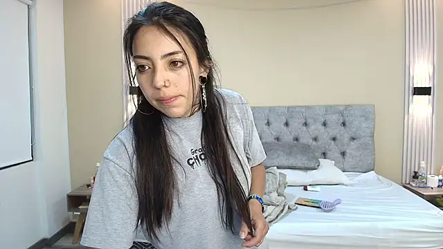 Snapshot of LiaMonroee_ chatting on 09.22.25 LiaMonroee  online show from 09.22.25