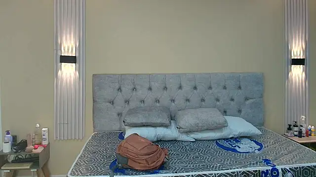 Snapshot of LiaMonroee_ chatting on 09.25.25 LiaMonroee  online show from 09.25.25