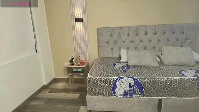 Snapshot of LiaMonroee_ chatting on 10.06.25 LiaMonroee  online show from 10.06.25