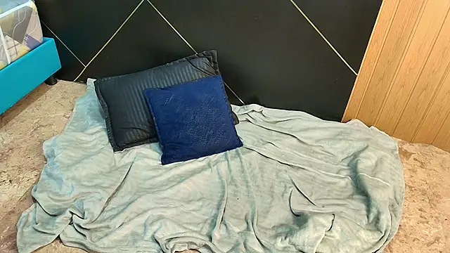 LiaMonroee  online show from 11.20.25