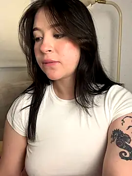 Snapshot of NicoleLeinn chatting on 09.28.25 NicoleLeinn online show from 09.28.25