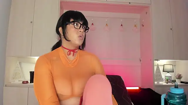 VickyRuiz  online show from 11.17.25