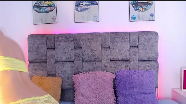 Snapshot of melodydoll chatting on 10.02.25 melodydoll online show from 10.02.25