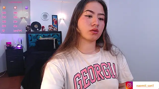naomii san online show from 09.09.25