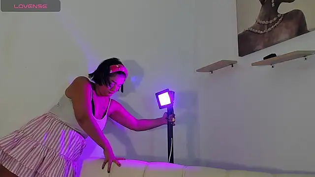 Gabrielaa Miller  online show from 09.27.25