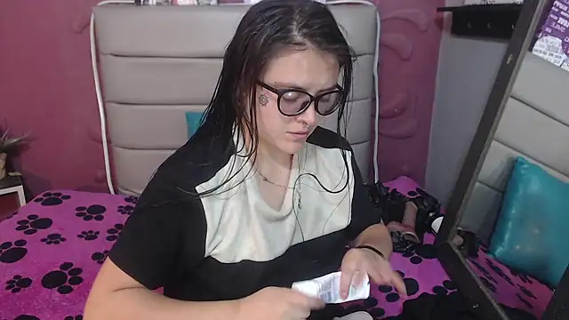 Cailing Zu online show from 10.04.25