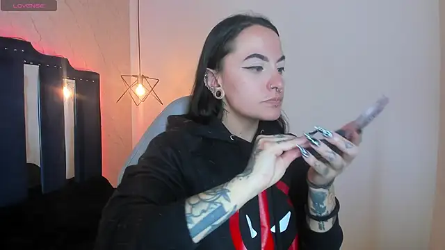 Zami Escobar of online show from 09.30.25