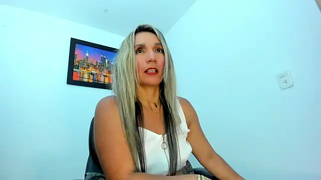 Ms lunaRose online show from 10.18.25