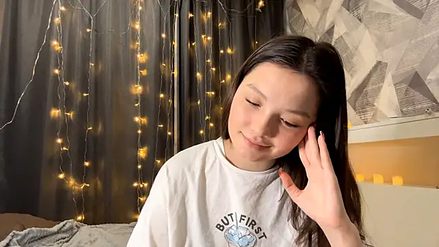 KiraVelvet online show from 11.26.25