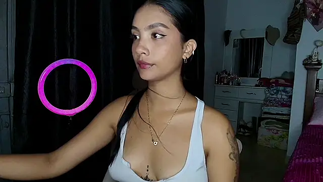 mia yireth online show from 09.12.25