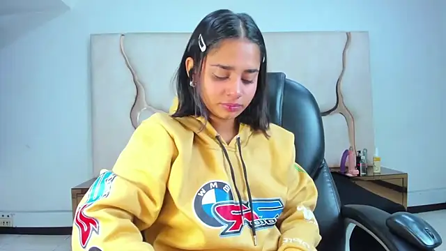 Snapshot of ScarletDoll chatting on 09.13.25 ScarletDoll online show from 09.13.25