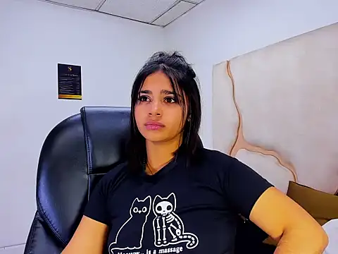 Snapshot of ScarletDoll chatting on 10.18.25 ScarletDoll online show from 10.18.25