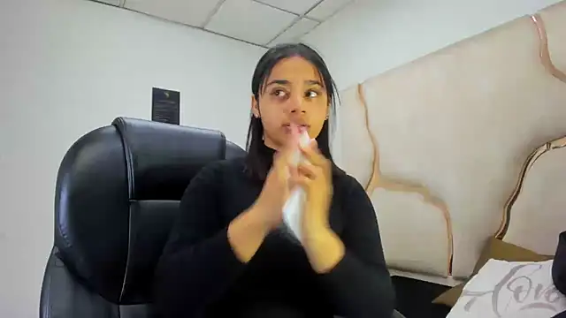 Snapshot of ScarletDoll chatting on 10.19.25 ScarletDoll online show from 10.19.25