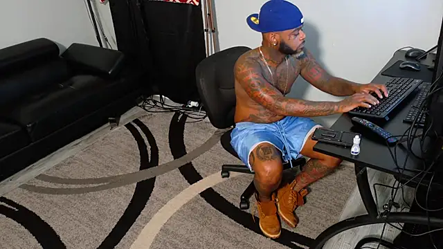 SLANGONDEMHOES online show from 11.06.25