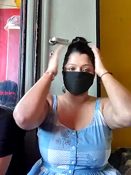 Snapshot of Hottie_couple69 chatting on 09.23.25 Hottie couple69 online show from 09.23.25