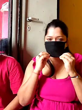 Snapshot of Hottie_couple69 chatting on 10.08.25 Hottie couple69 online show from 10.08.25