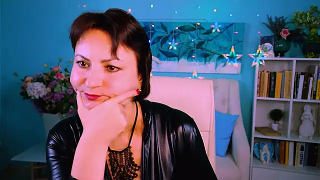 Snapshot of HelenBeler chatting on 09.16.25 HelenBeler online show from 09.16.25