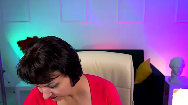 Snapshot of HelenBeler chatting on 09.17.25 HelenBeler online show from 09.17.25