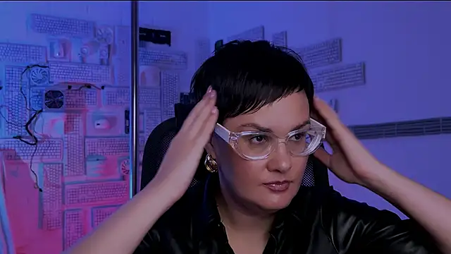 LauraDavidsons online show from 11.12.25