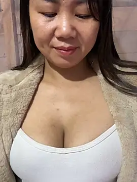 Snapshot of Binjt chatting on 10.27.25 Binjt online show from 10.27.25