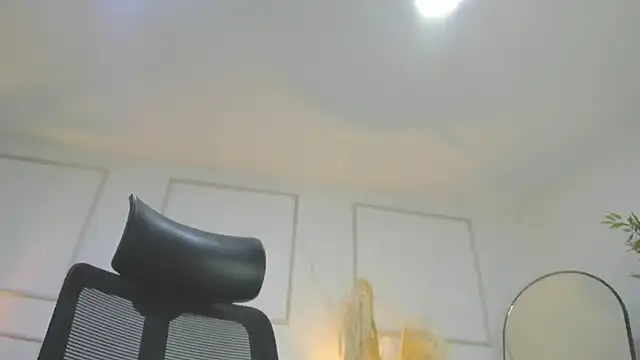 Emilywillis8 online show from 10.28.25