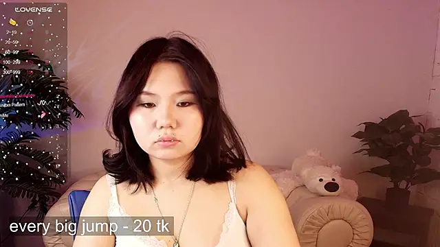 Snapshot of Moana_light chatting on 09.18.25 Moana light online show from 09.18.25