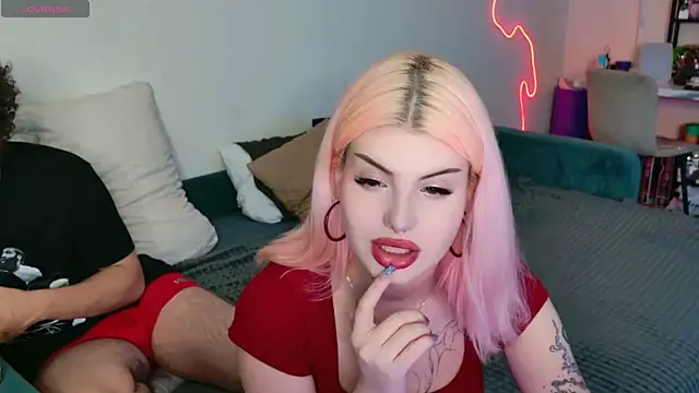 Alice18James online show from 09.18.25