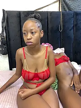 SexyPetitex25 online show from 03.12.26