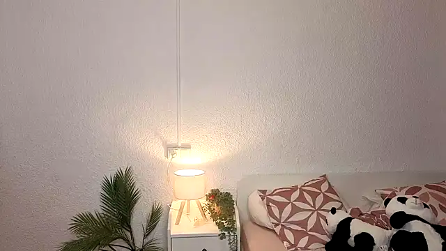 Snapshot of lillypanda chatting on 09.29.25 lillypanda online show from 09.29.25