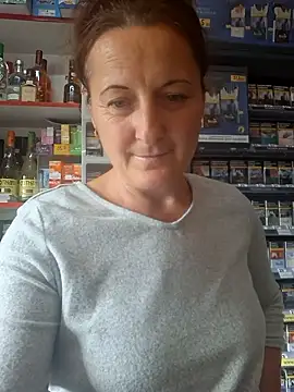 Snapshot of Fluturas2 chatting on 09.17.25 Fluturas2 online show from 09.17.25