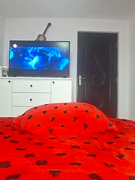 Snapshot of Fluturas2 chatting on 09.20.25 Fluturas2 online show from 09.20.25