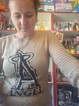 Snapshot of Fluturas2 chatting on 09.23.25 Fluturas2 online show from 09.23.25