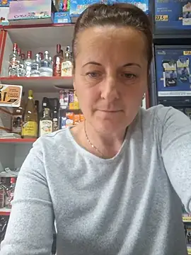 Snapshot of Fluturas2 chatting on 09.29.25 Fluturas2 online show from 09.29.25