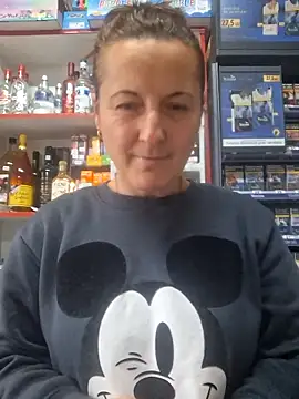 Snapshot of Fluturas2 chatting on 10.01.25 Fluturas2 online show from 10.01.25