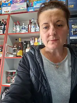 Snapshot of Fluturas2 chatting on 10.02.25 Fluturas2 online show from 10.02.25