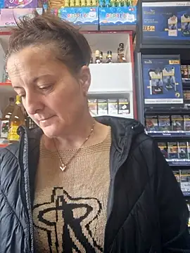 Snapshot of Fluturas2 chatting on 10.05.25 Fluturas2 online show from 10.05.25