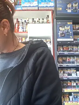 Snapshot of Fluturas2 chatting on 10.11.25 Fluturas2 online show from 10.11.25