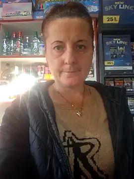 Snapshot of Fluturas2 chatting on 10.16.25 Fluturas2 online show from 10.16.25