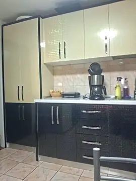 Snapshot of Fluturas2 chatting on 10.18.25 Fluturas2 online show from 10.18.25