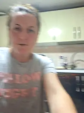 Snapshot of Fluturas2 chatting on 10.19.25 Fluturas2 online show from 10.19.25