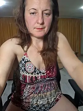 Snapshot of Fluturas2 chatting on 10.21.25 Fluturas2 online show from 10.21.25