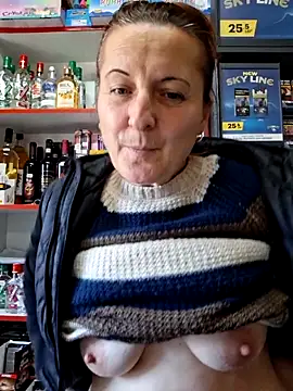 Snapshot of Fluturas2 chatting on 10.25.25 Fluturas2 online show from 10.25.25